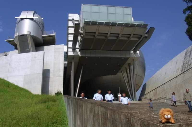 佐賀県 ： 『 梨狩り と 佐賀県立宇宙科学館 』