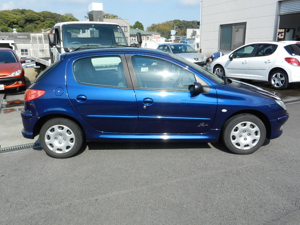 新しく中古車が入りました。
